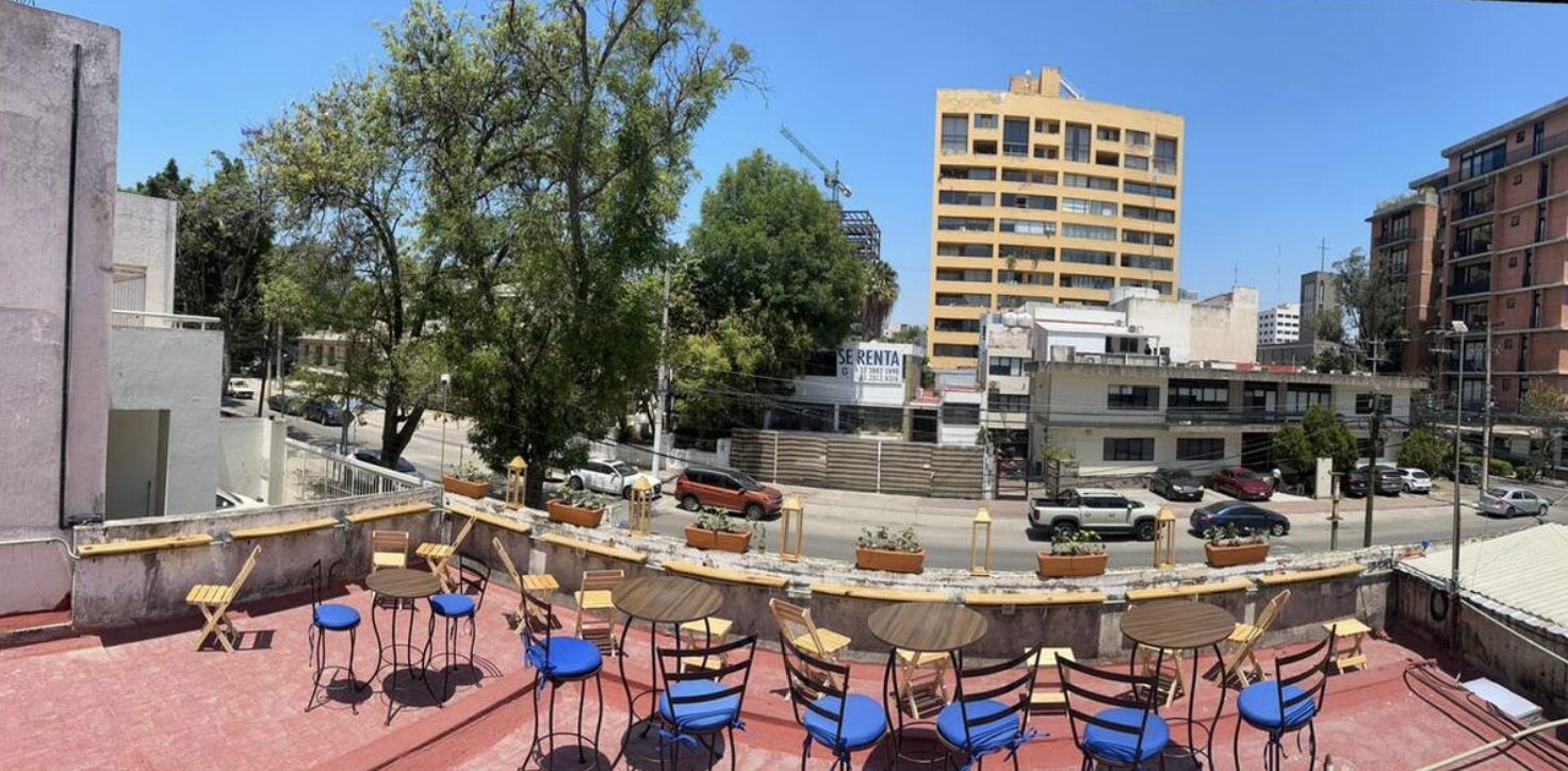 Área de descanso en el jardín